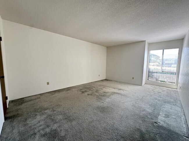 Foto del edificio - 2 Bedroom 1 Bathroom Condo In Sierra Mesa