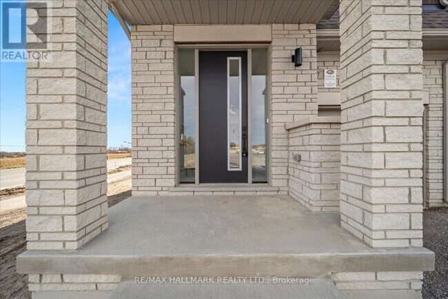 Building Photo - 77 Schmeltzer Cres