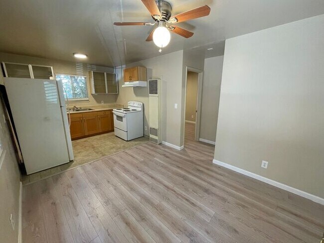 Foto del edificio - 430 E 8th St