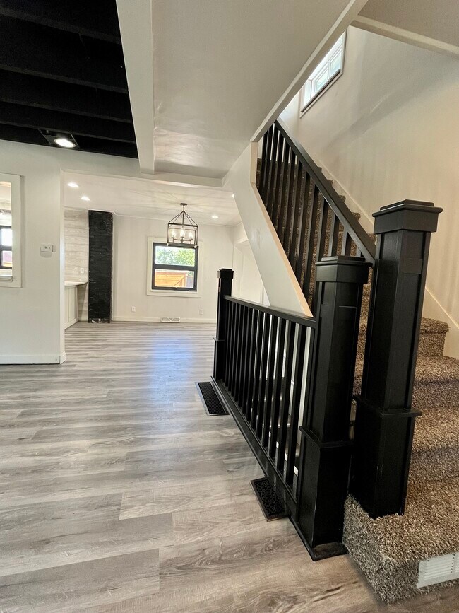Building Photo - 315 3rd St N