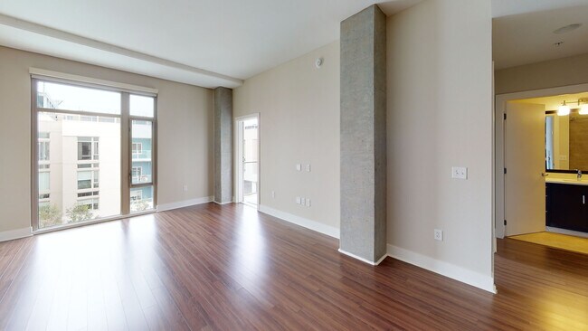Interior Photo - Channel Mission Bay