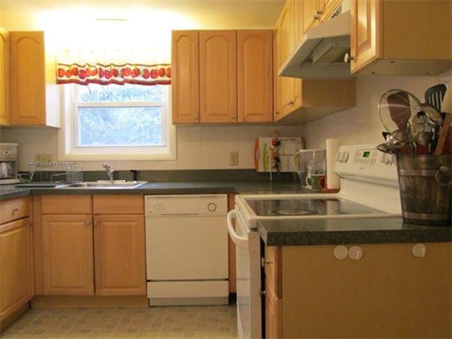 Building Photo - Gorgeous single family home in Needham available for rent NOW!