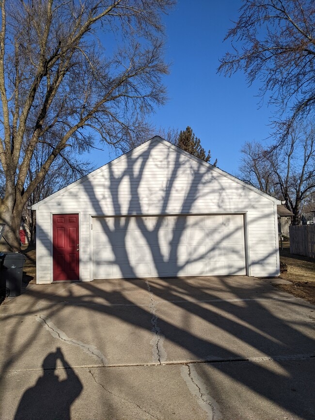 Building Photo - 141 S Willow St