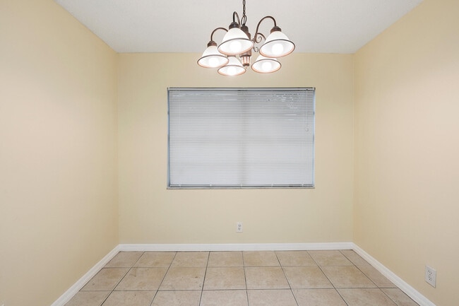 Building Photo - 9423 SW 52nd Ct