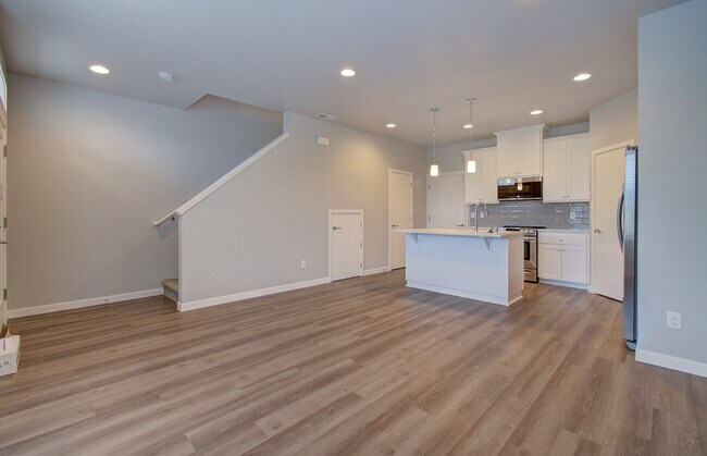 Foto del edificio - Beautiful Townhouse with Easy Access to Ev...