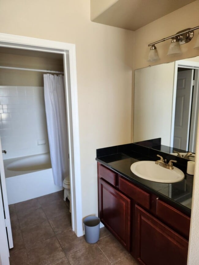 Building Photo - Upstairs 2bd 2ba Unit in Luxury Condo In Paradise Valley