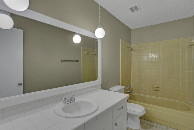 Building Photo - Beautiful Home for Lease!