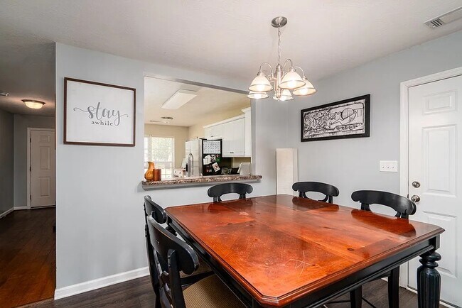 Building Photo - 469 Strutter Trl