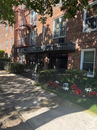 Building Photo - 68-15 Selfridge St