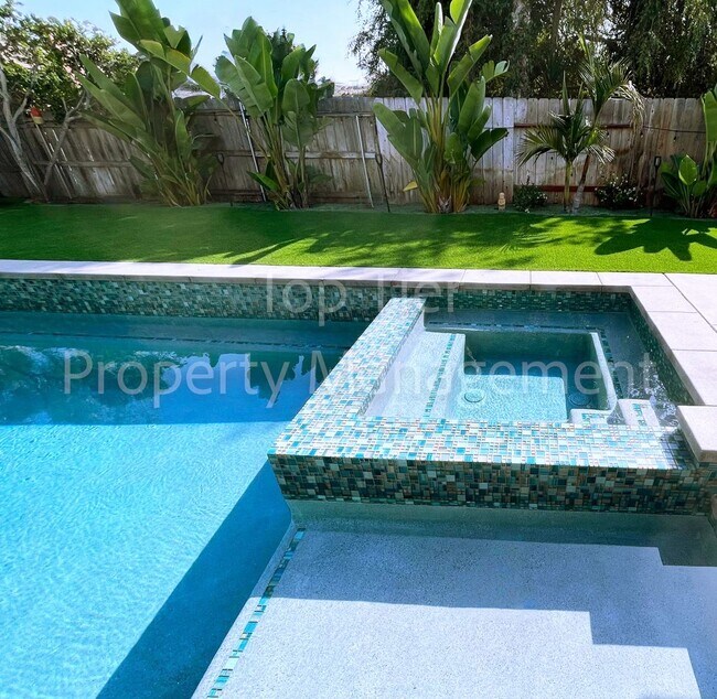 Foto del edificio - Stunning 4BR Home with Pool, Spa & Outdoor...