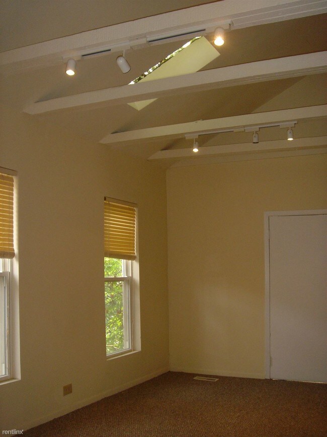 Building Photo - 2 br, 2 bath Apartment - 1500 N Wieland St
