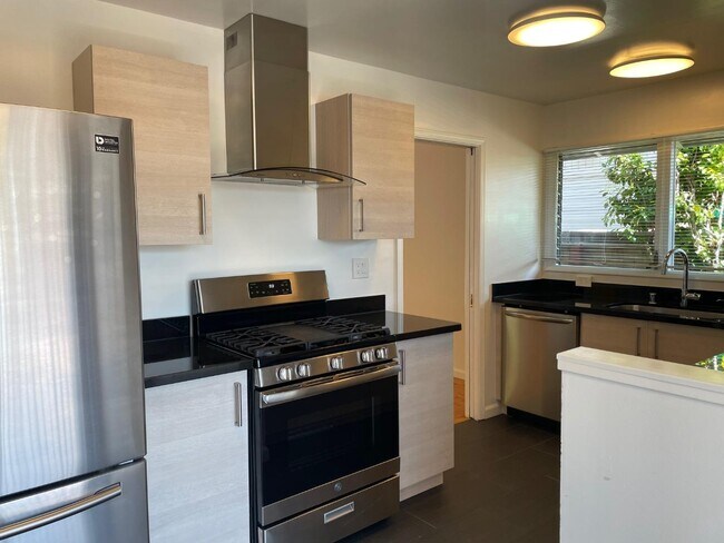 Foto del edificio - 1320 Ridgewood Dr