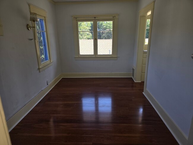 Building Photo - 976 Manzanita St