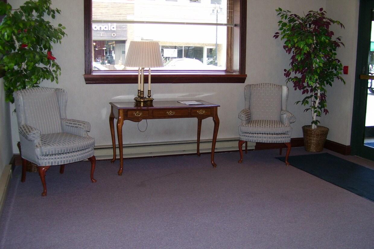 Lobby - 218 Jefferson St S