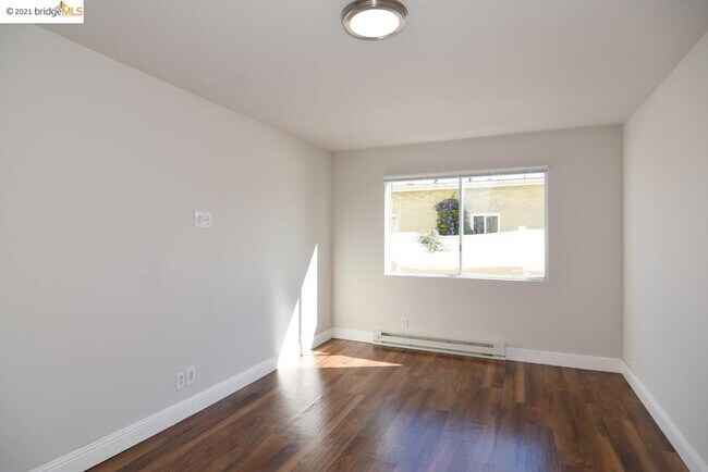 Building Photo - 1126 Marin Ave