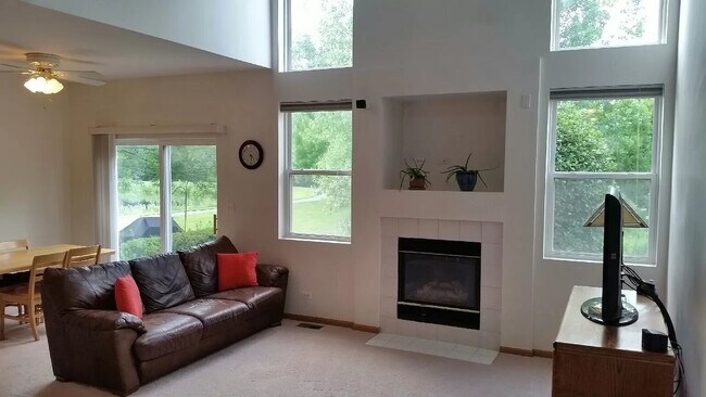 Sala de estar - 2472 Reflections Dr