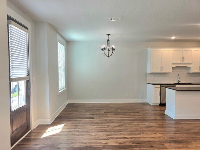 Foto del edificio - Beautiful Townhome in the Heart of Downtown Pensacola