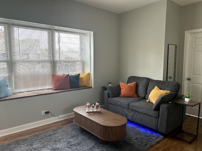 Foto del edificio - 3034 W Montrose Ave