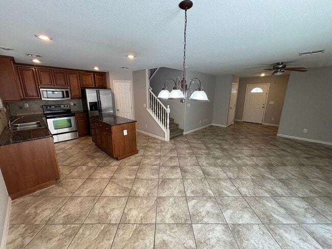 Building Photo - Charming 3 Bedroom, 3 Bathroom, 2-Story Ho...
