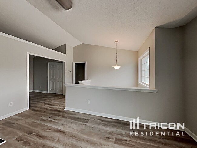 Building Photo - 226 Thorn Thicket Way