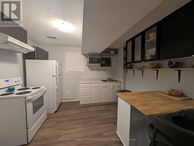 Building Photo - 64 Athabaska Rd