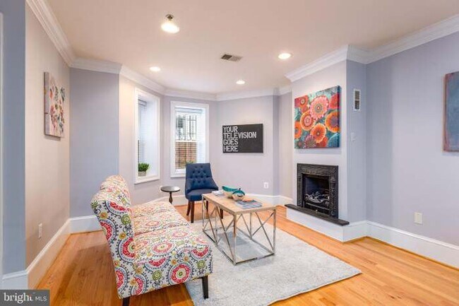 Building Photo - 629 4th St NE
