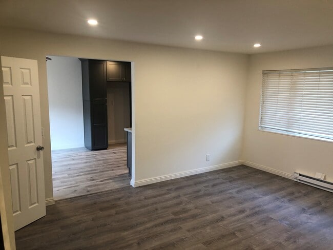 Building Photo - 25909 Viana Ave