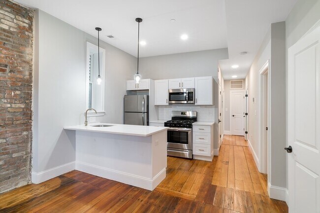 Building Photo - 5 Saybrook St