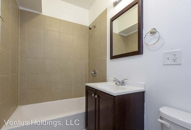 Foto del edificio - 2721-2727 E 75th Pl
