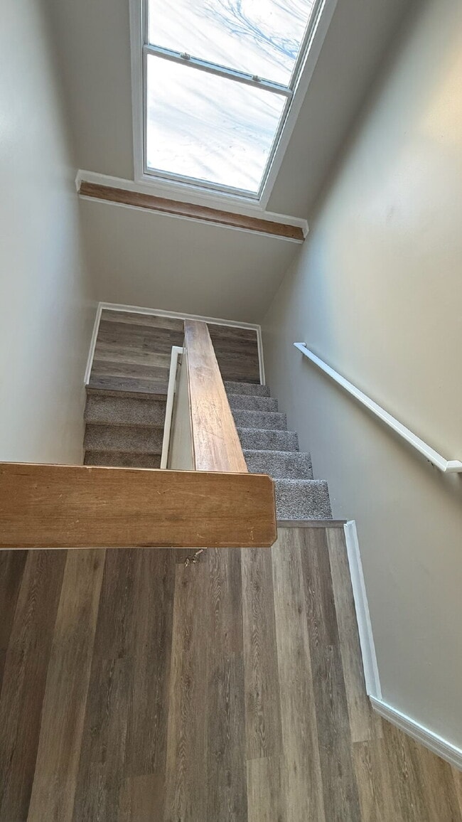 Building Photo - Beautiful 3 Bedroom Apartment