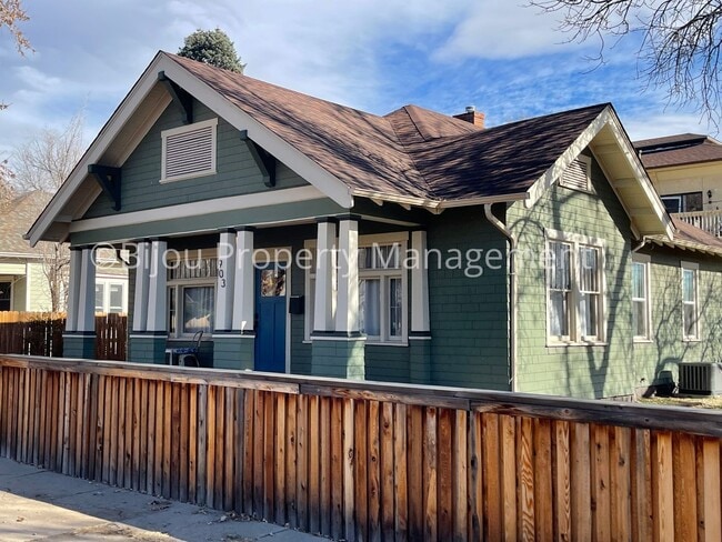 Building Photo - Charming Downtown Bungalow