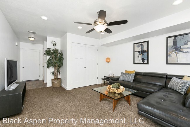 Building Photo - 4136-38 W Miner View Ln