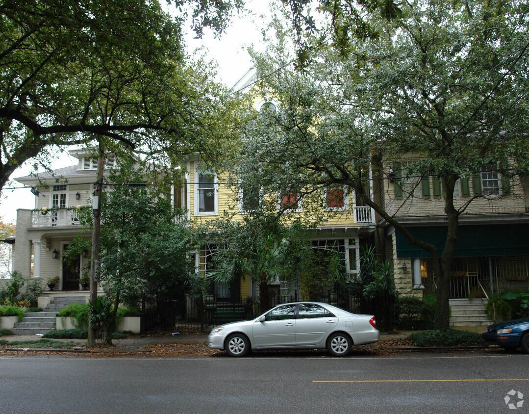 Building Photo - 1738 Prytania St