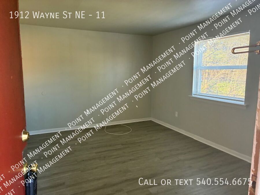 Photo - 1912 Wayne St NE-11