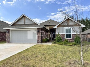 Building Photo - 1113 Magnolia Dr