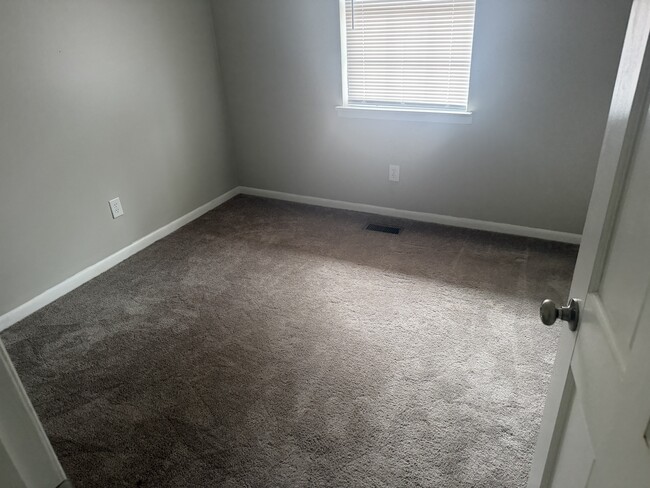 Building Photo - 433 Bridle Trace Dr