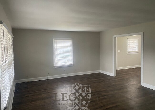 Building Photo - 210 W Lokey Ave