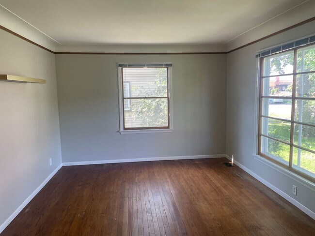 Foto del edificio - Charming Bungalow Available - Walk To Southdale Mall!