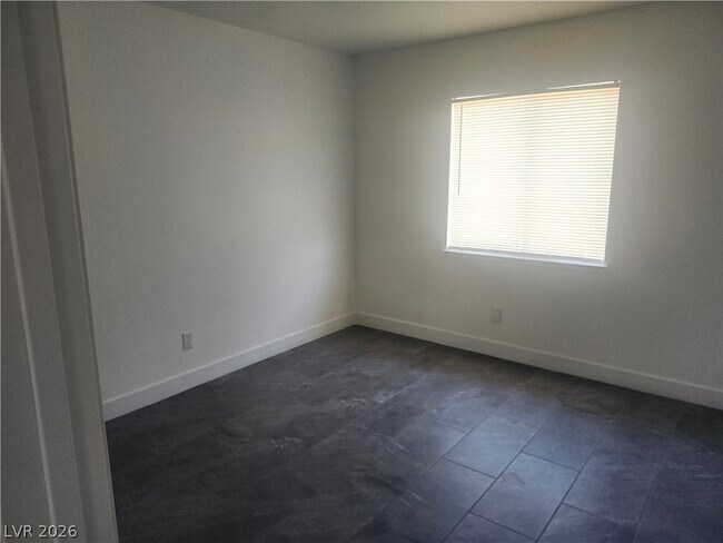 Building Photo - 3437 E Cheyenne Ave