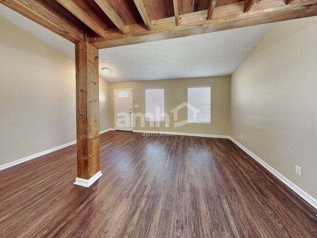 Foto del edificio - 1196 River Ridge Dr