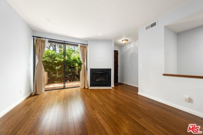 Foto del edificio - 2216 S Bentley Ave