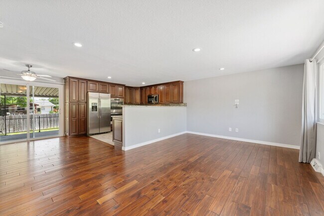 Foto del edificio - 7416 Upham St