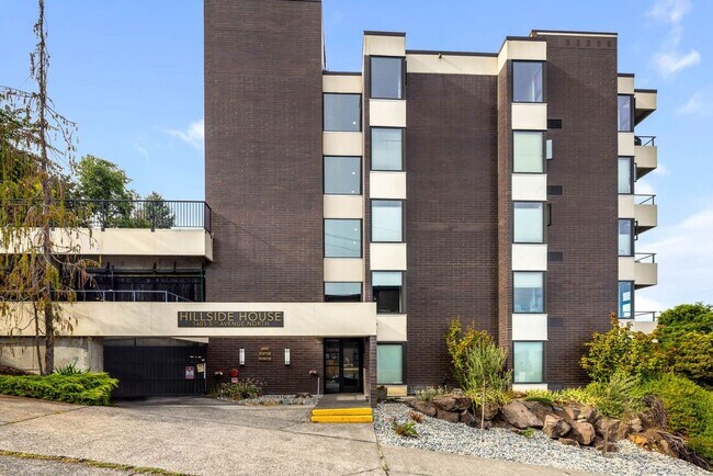 Foto del edificio - Gorgeous Top Floor Unit in East Queene Ann...