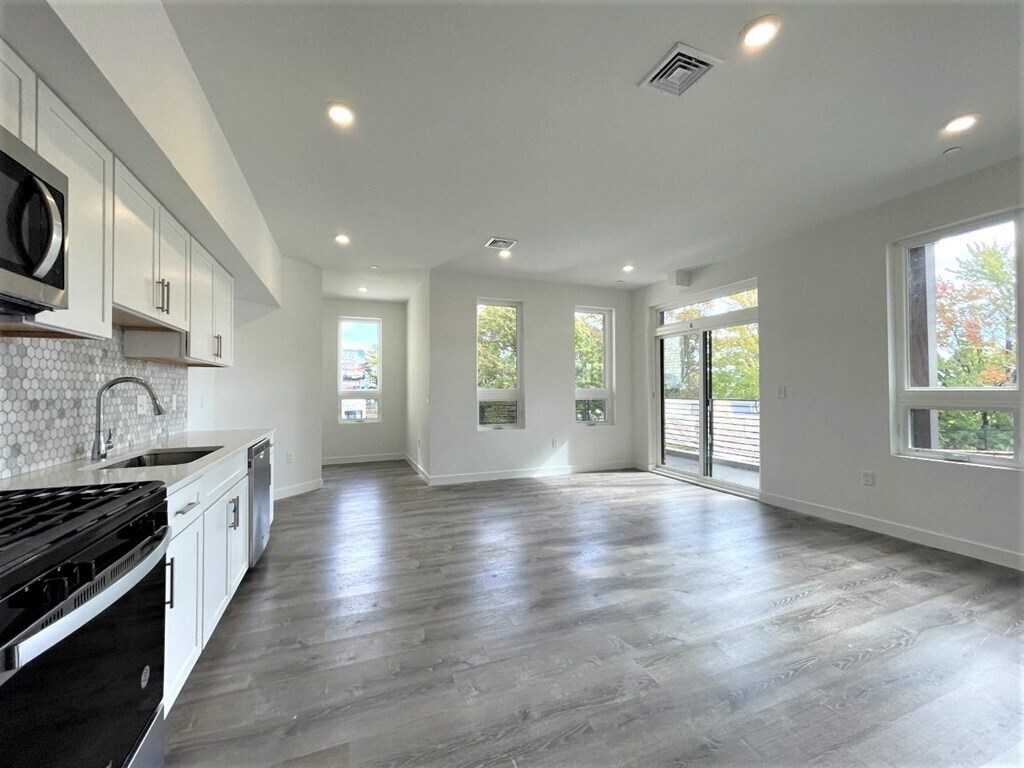 302 Broadway Unit 201, Everett, MA 02149 Condo for Rent in Everett