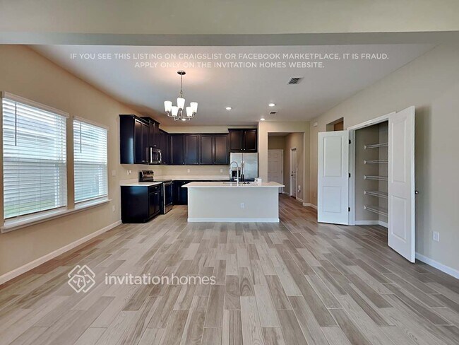 Foto del edificio - 11255 Oyster Creek Rd