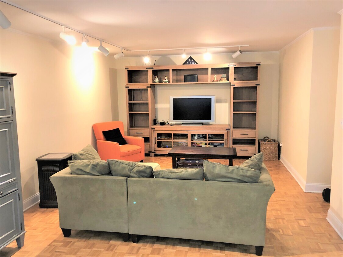 1310 Maple Ave Unit 2C, Evanston, IL 60201 Condo for Rent in Evanston