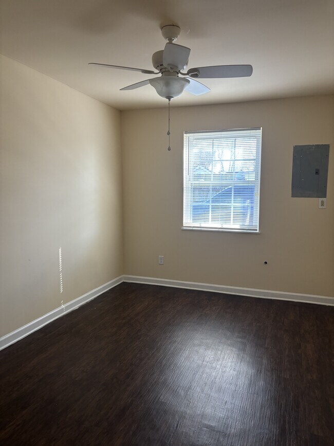 Foto del edificio - 2413 Deadrick Ave