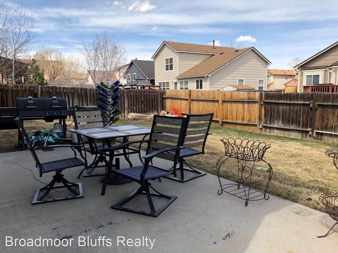 Foto principal - 4 br, 2.5 bath House - 1328 Coolcrest Dr.