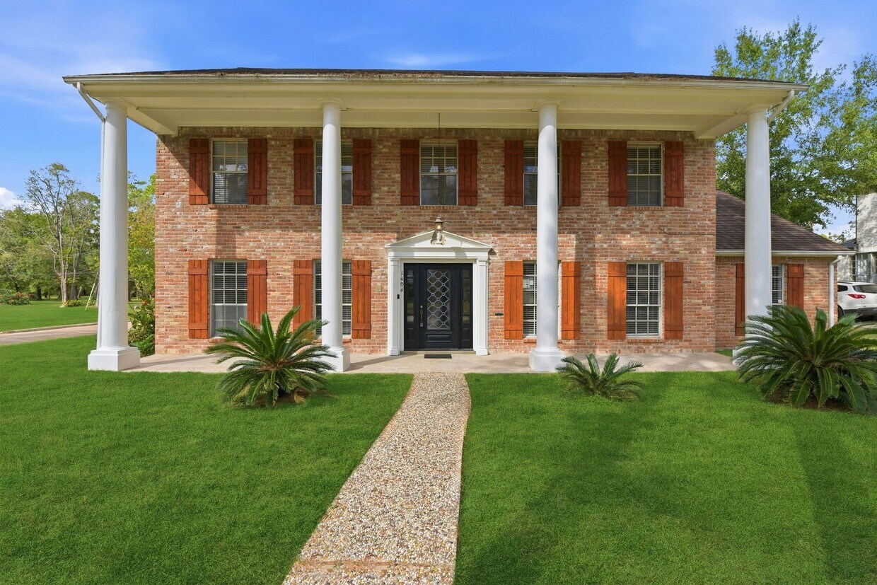 Primary Photo - Beautifully Updated 4-Bedroom Home in a Prime Houston Location