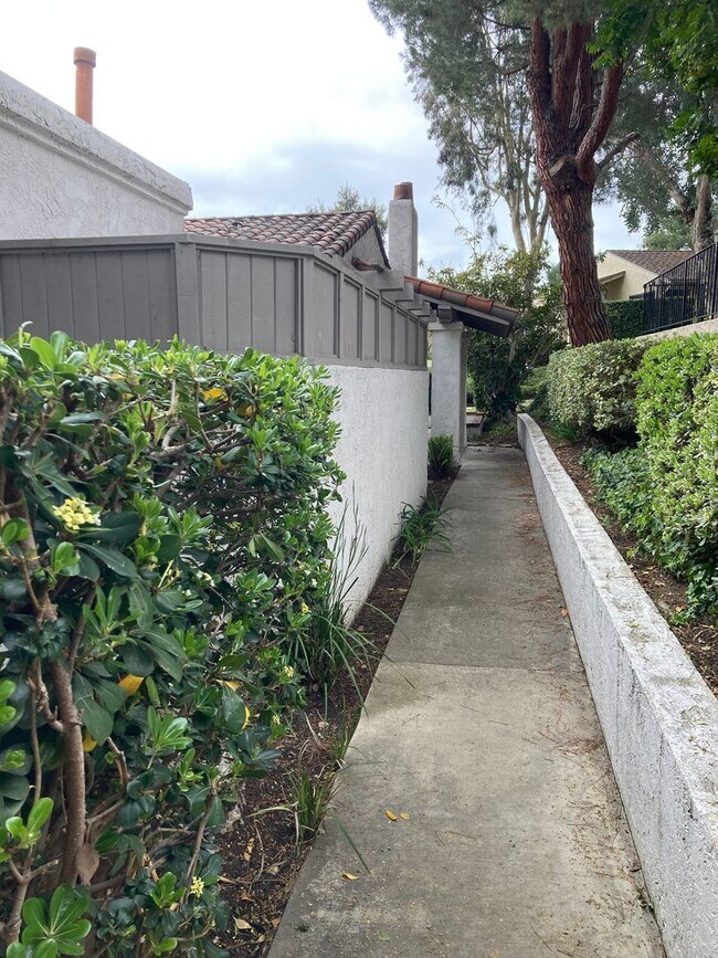 Building Photo - 25606 Spinnaker Dr